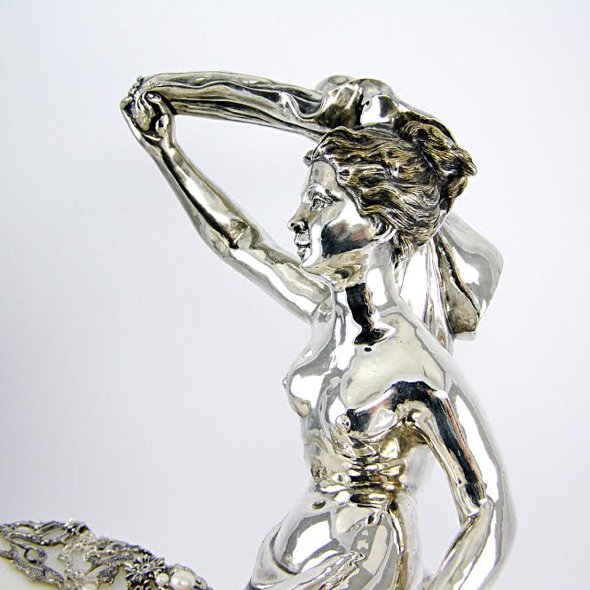 Серебряная композиция Девушка с сомами