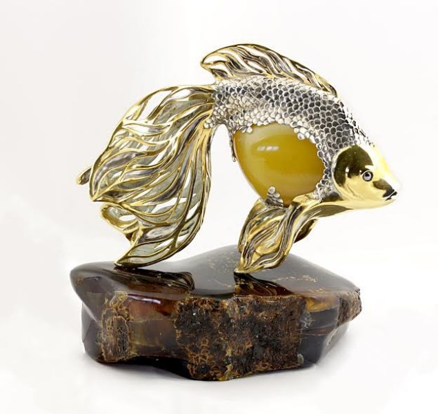 Статуэтка Рыбка из серебра с янтарем