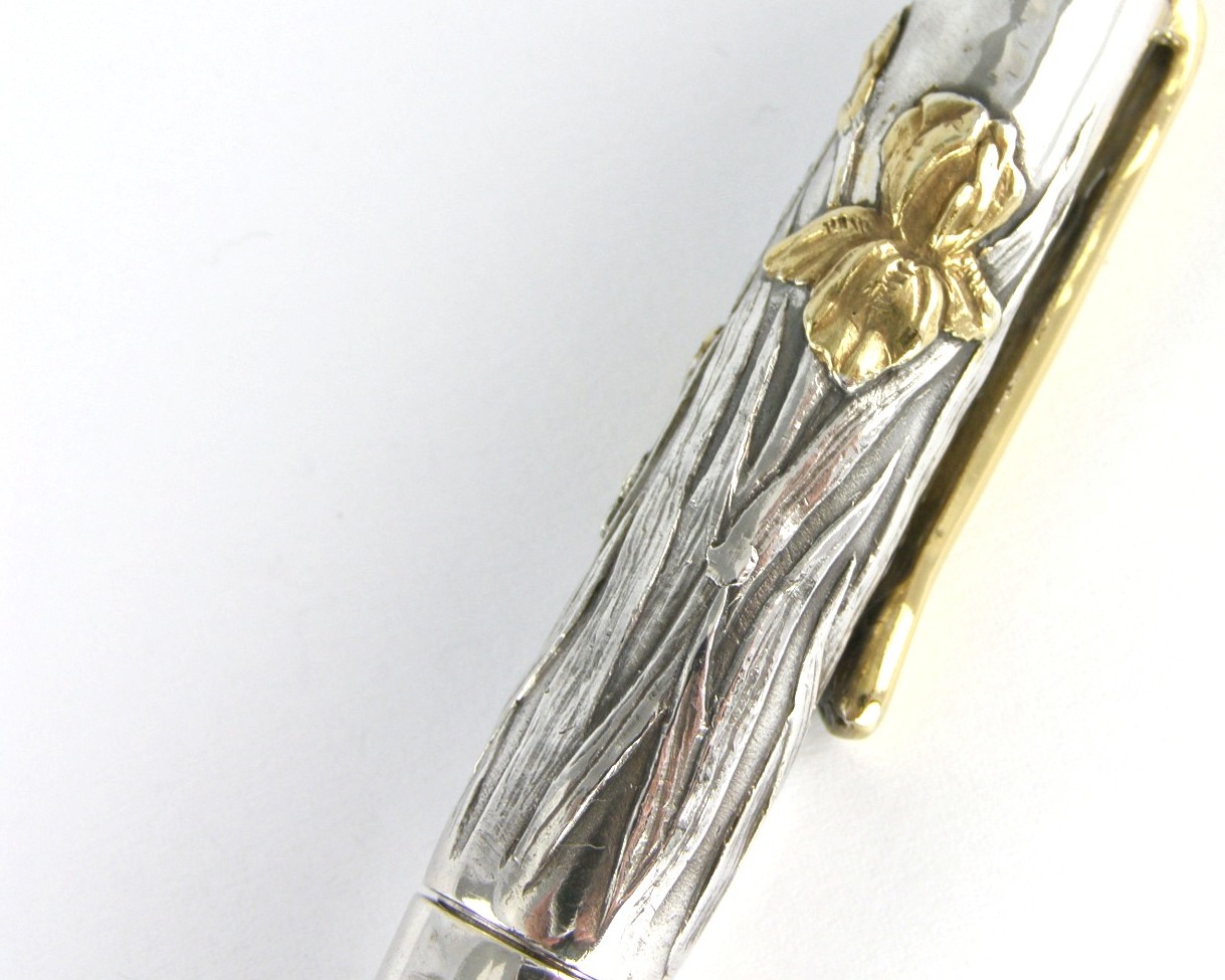 Подарочная ручка "Ирисы". Серебро. Позолота. Детали рисунка