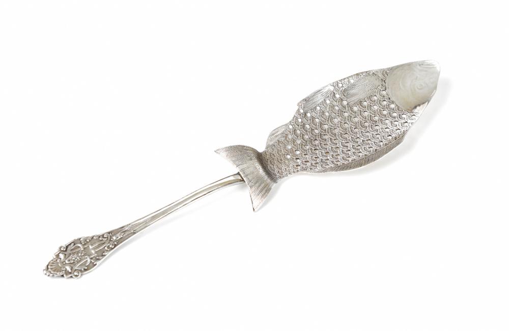 Серебряная лопатка для рыбы