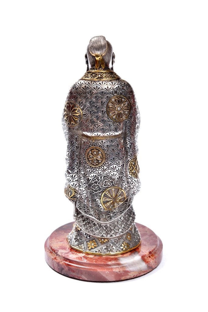 Серебряная статуэтка "Конфуций" - вид сзади