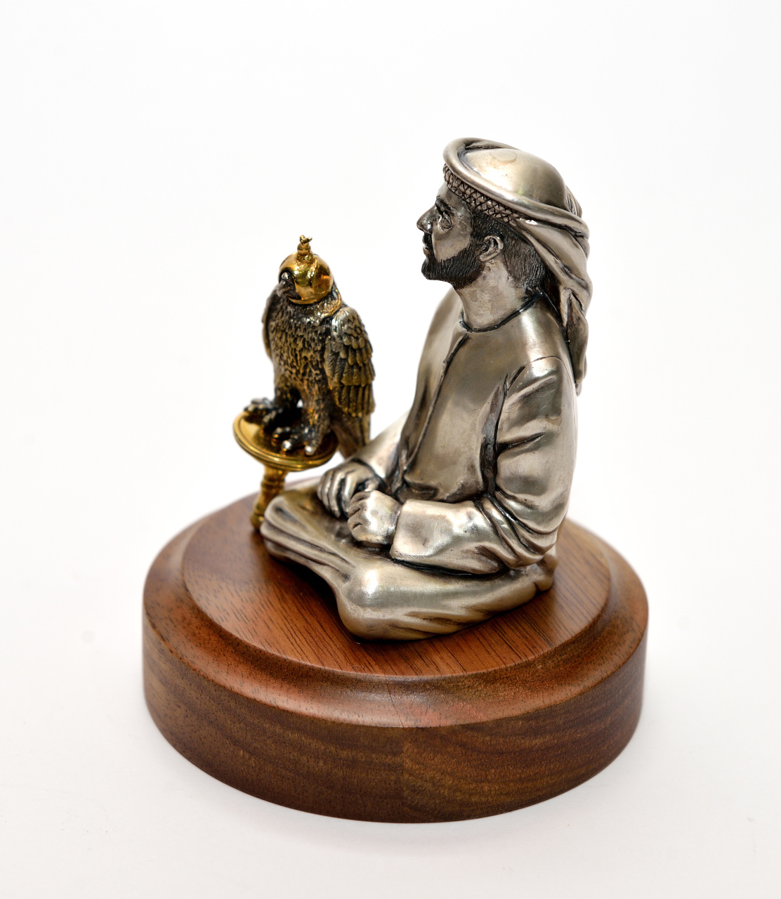 Серебряная статуэтка "Араб с соколом"