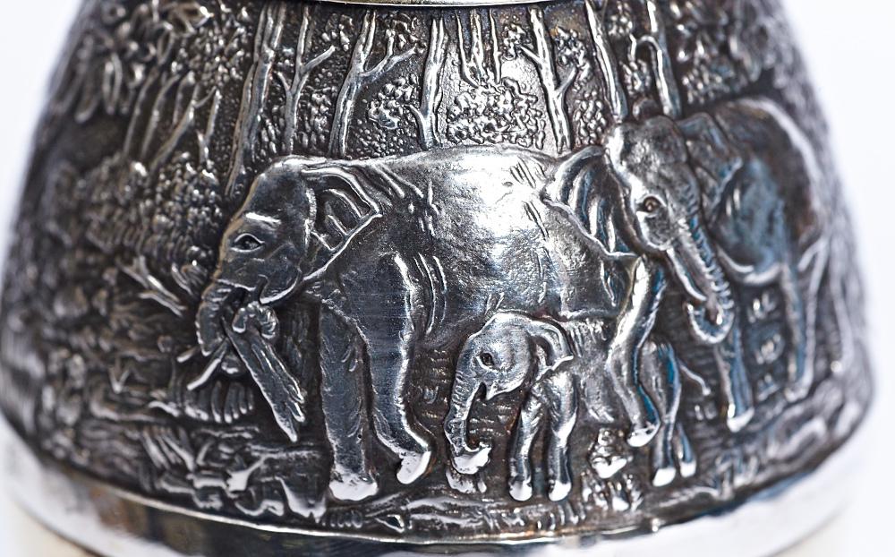 Серебряная ваза "Слоны"