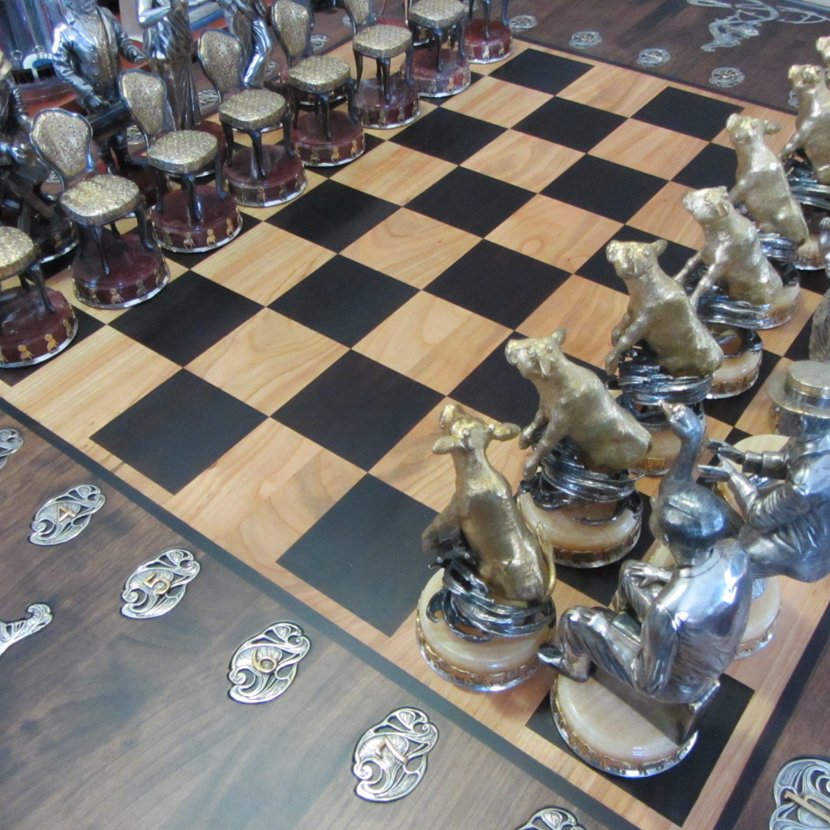Подарочные шахматы "Бендер против Бендера" - Шахматная доска из натурального дерева