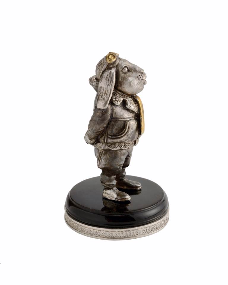 Серебряная статуэтка на янтарной подставке "Заяц пилот"