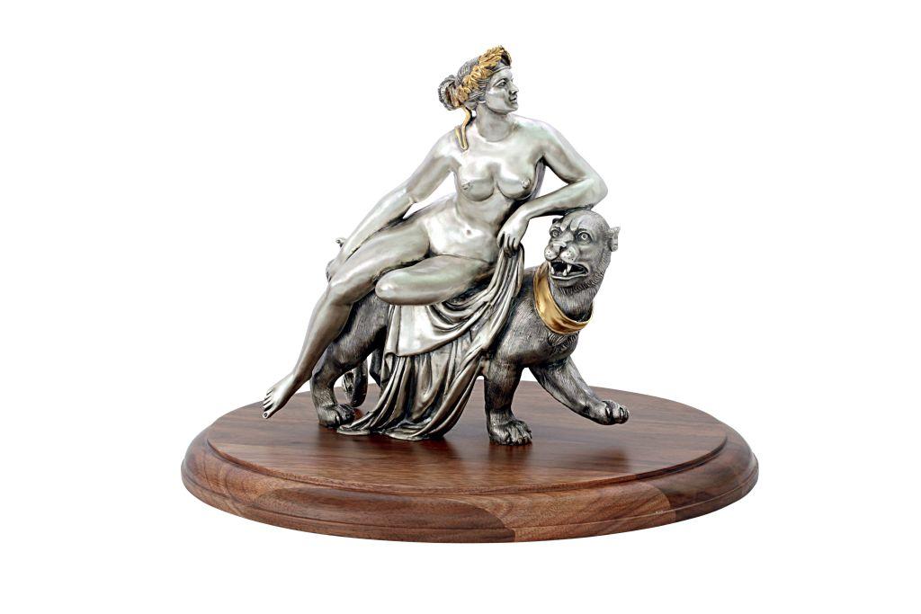 Эксклюзивная серебряная статуэтка "Богиня со львицей"
