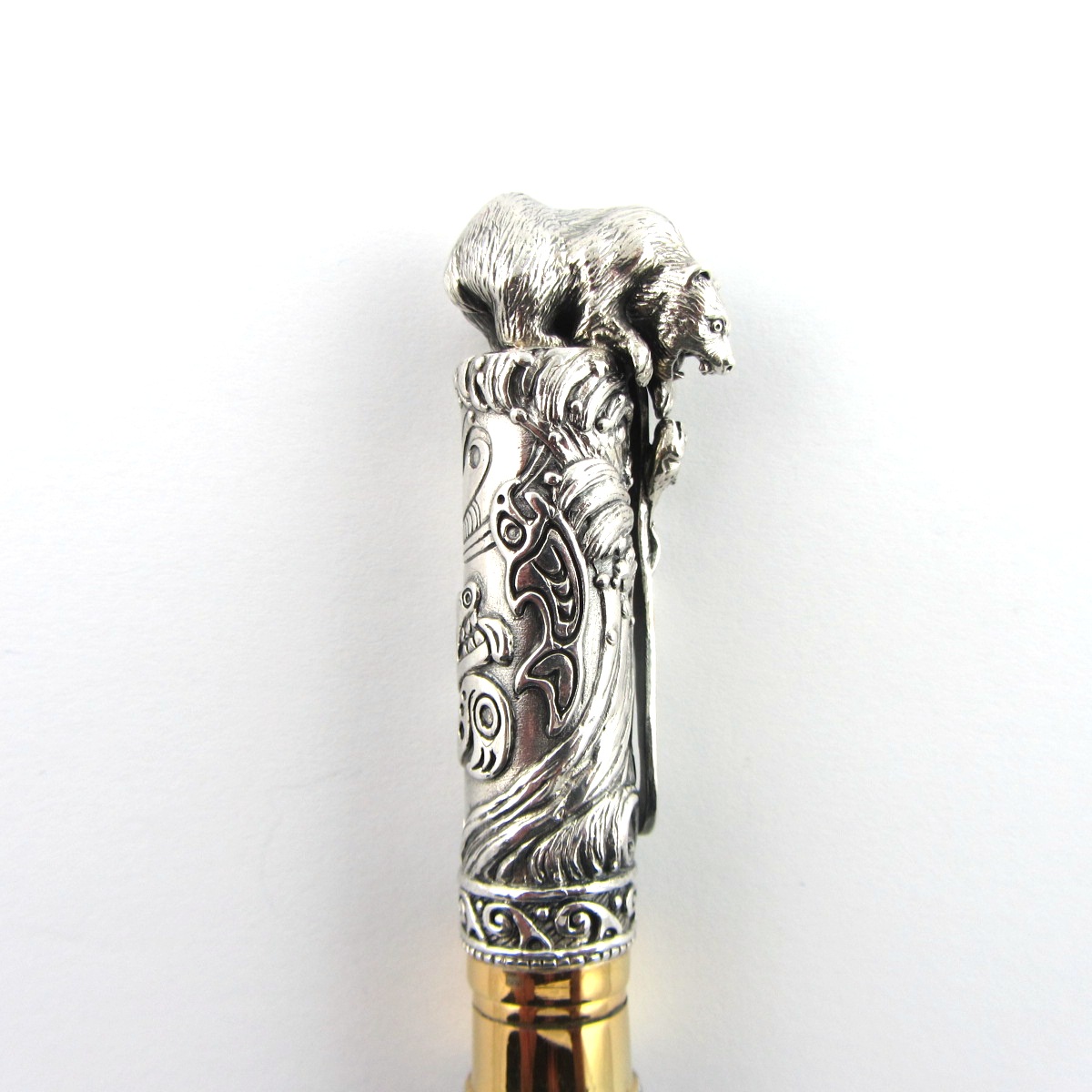 Подарочная серебряная ручка "Медведь".  Колпачок.