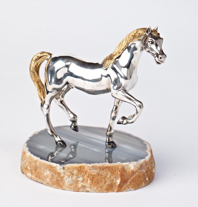 Серебряная статуэтка на агате "Лошадь" 