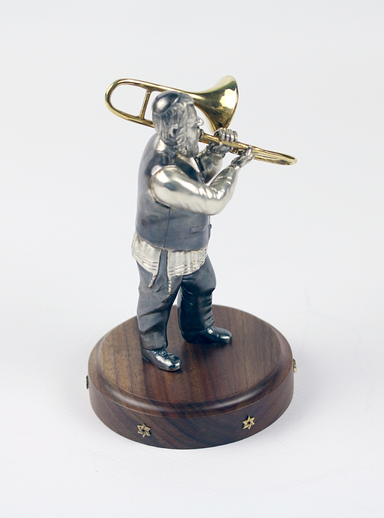 Серебряная статуэтка "Музыкант с трамбоном"