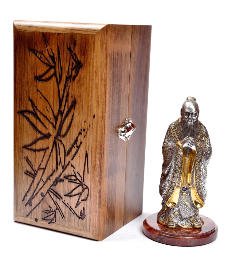 Серебряная статуэтка "Конфуций" - индивидуальная упаковка с росписью