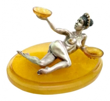 Фото - Серебряная статуэтка с янтарём знак зодиака "Весы"