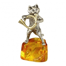Серебряная статуэтка на подставке из янтаря "Кот с трубой" 2072