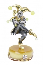 Серебряная статуэтка с янтарём "Шут танцует"